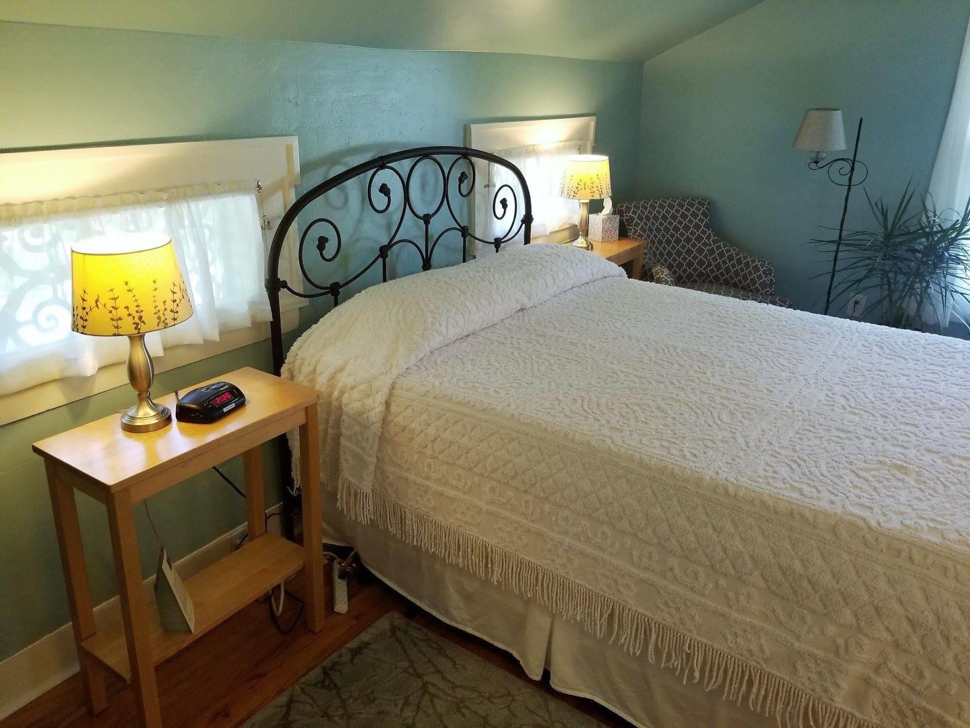 The Blackberry Inn Bed & Breakfast 왓킨스글렌 외부 사진