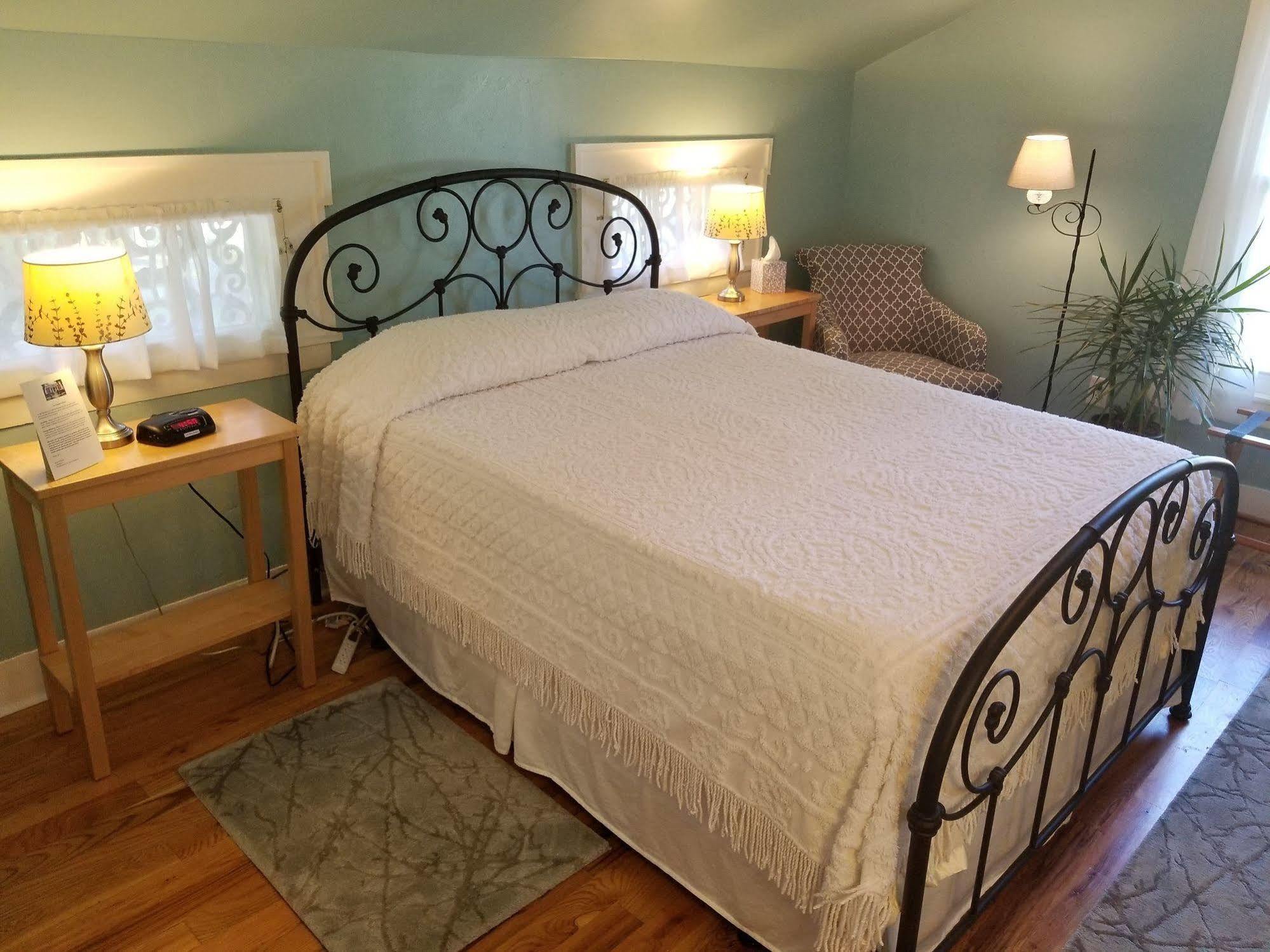 The Blackberry Inn Bed & Breakfast 왓킨스글렌 외부 사진